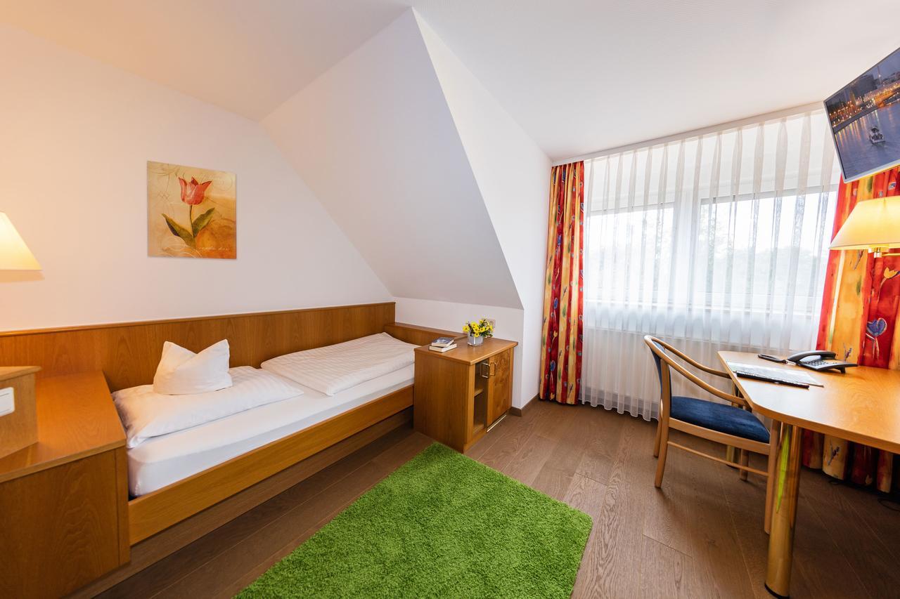 Gasthof - Hotel Zum Ochsen Gmbh Berghulen Exteriör bild