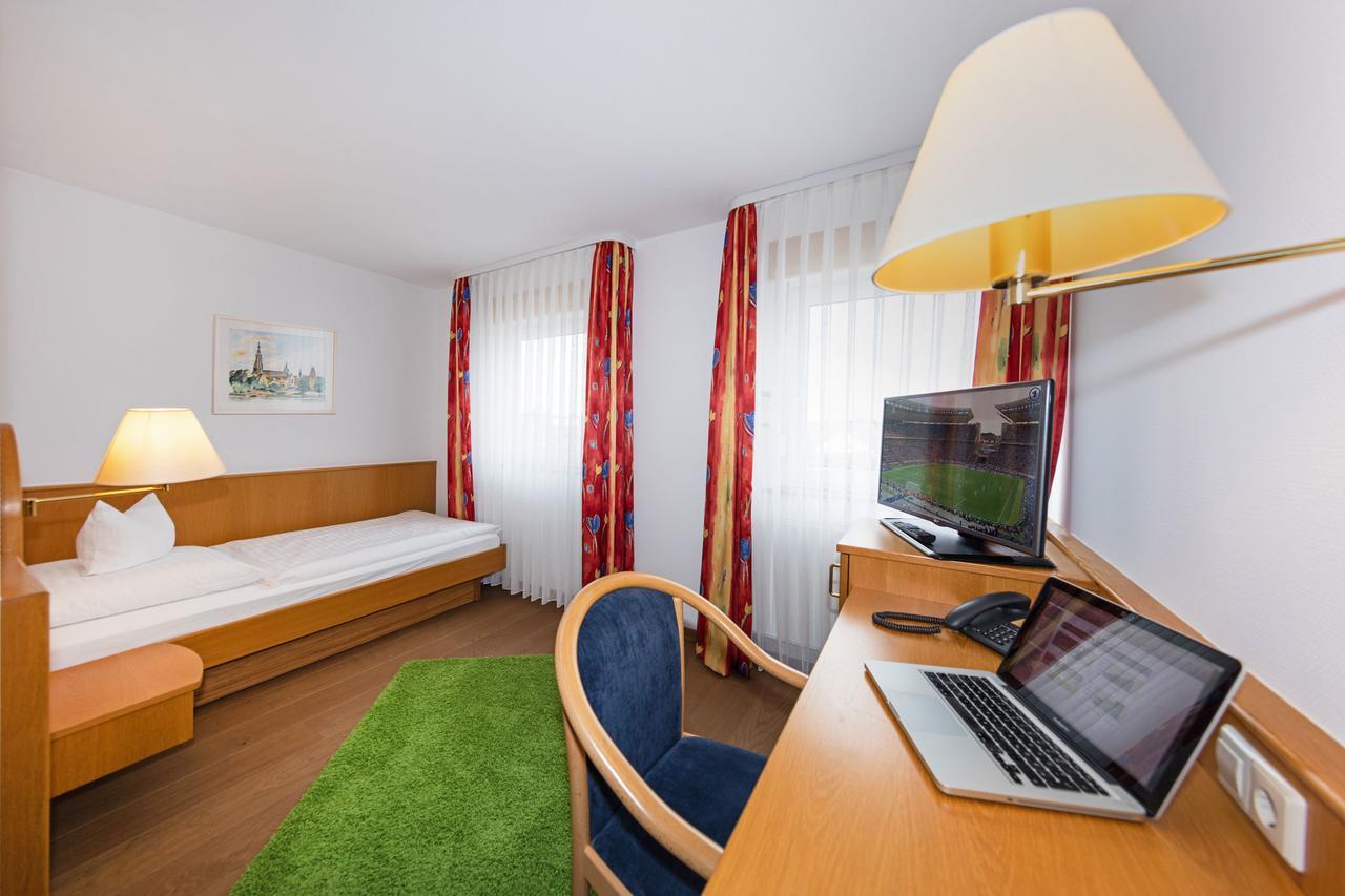 Gasthof - Hotel Zum Ochsen Gmbh Berghulen Exteriör bild