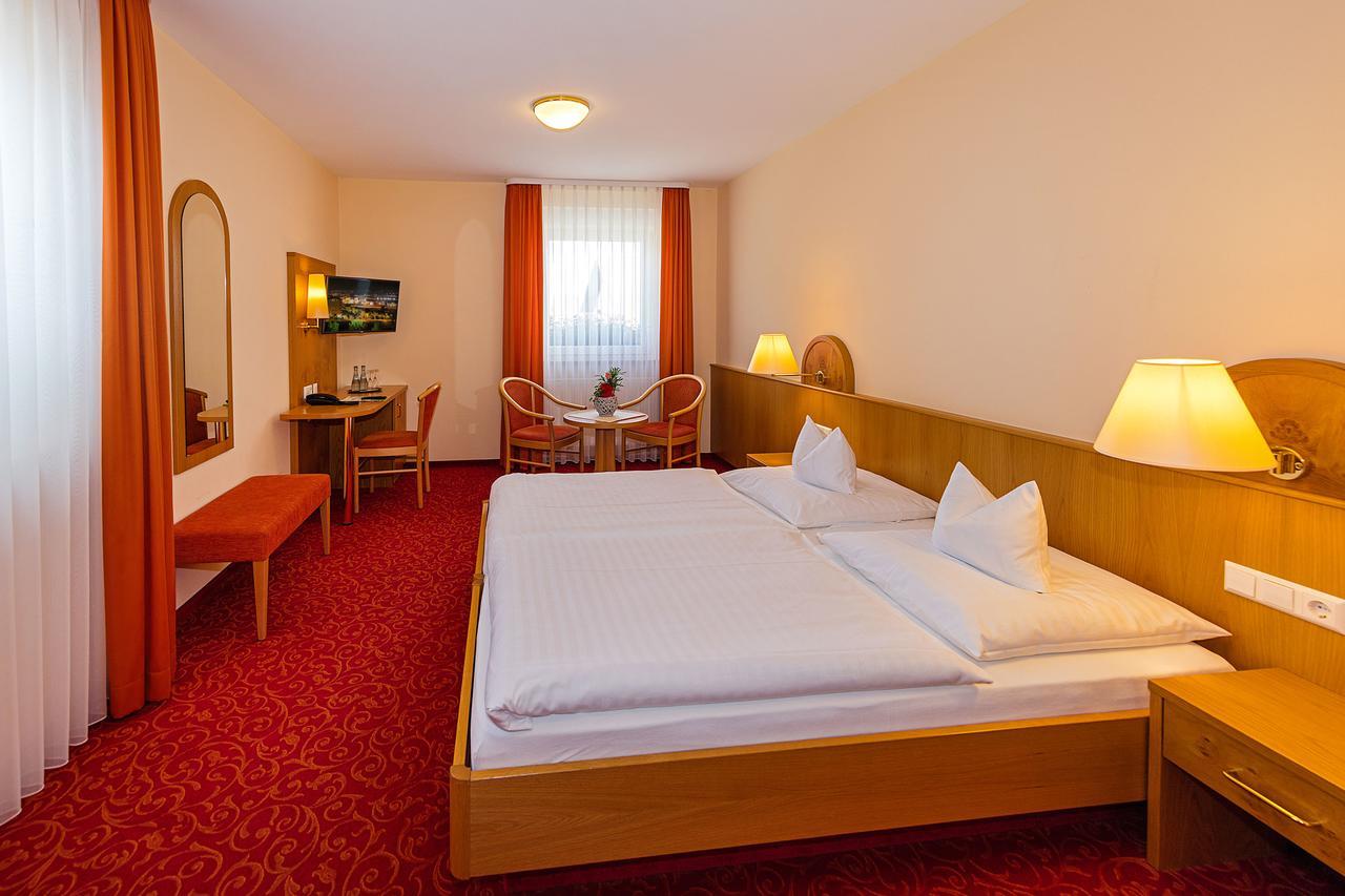 Gasthof - Hotel Zum Ochsen Gmbh Berghulen Exteriör bild