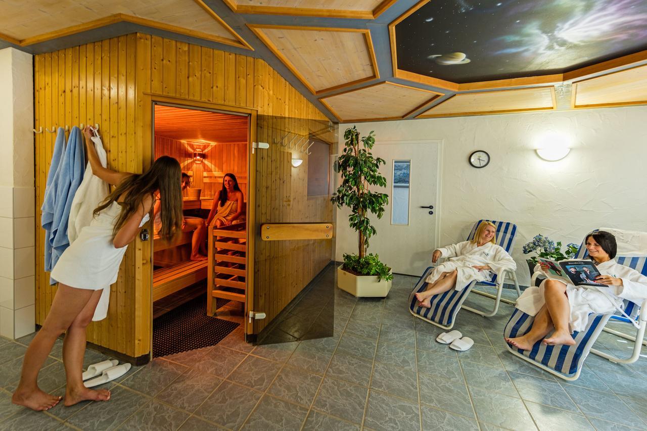 Gasthof - Hotel Zum Ochsen Gmbh Berghulen Exteriör bild